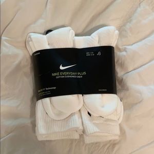 NIKE white ankle socks
